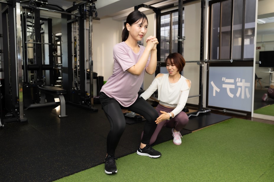 トレーニングする女性2